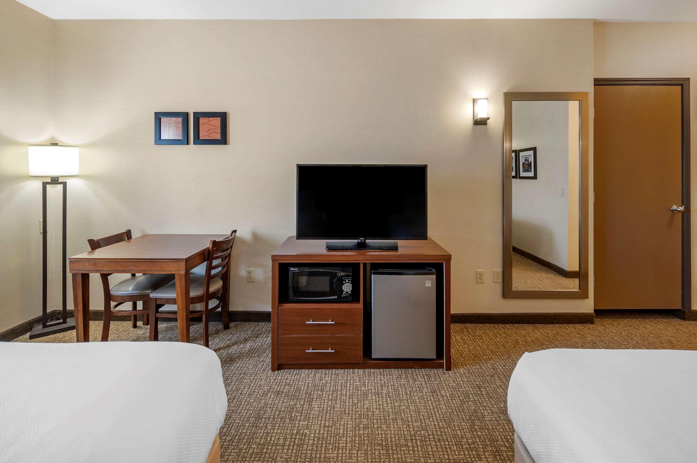 The Atrium Hotel - Sfo Airport Free! - Shuttle Bus - Parking - Wifi سان برونو، سان ماتيو، كاليفورنيا المظهر الخارجي الصورة